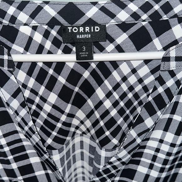 Torrid Black and White Plaid Blouse 3XL NWOT - Picture 2 of 5